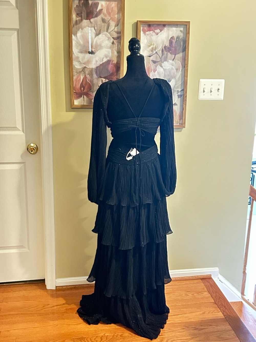 Astr Black Tiered Long-Sleeve Maxi Dress - Picture 6 of 6